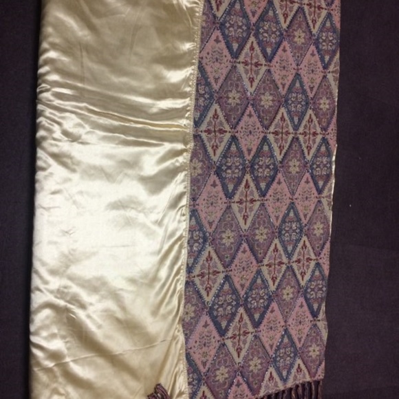 Throw - Picture 4 of 5